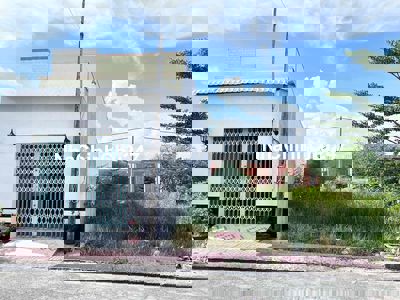 Nền vị trí đẹp, hai mặt tiền, ô tô tận cửa