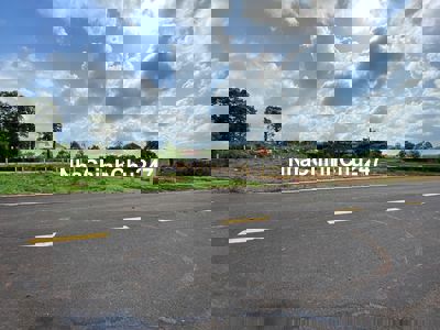 Lô đất có 79m mặt tiền đường nhựa lớn, tổng 1280m2, sẵn 60m2 thổ cư