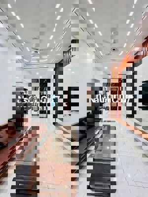 Bán Nhà Dương Quảng Hàm, Thang Máy, Ngõ Nông, Gần Phố, Mới Đẹp 42mx6T