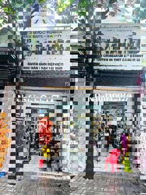 Nhà lầu gần bến xe Tân Đông Hiệp