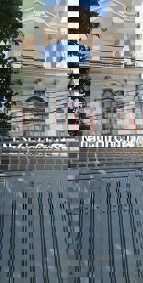 NHÀ DT 270M2, 1T2L 4PN 3WC, SÂN ĐỂ XE, GẦN NGAY CHÂN CẦU BÌNH LỢI, HBC