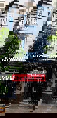 Nhà đường ô tô đậu trước nhà gần cđ công thương 4PN 3WC giá 13,5tr