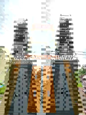 BÁN NHÀ XÂY MỚI CỰC ĐẸP TẶNG NỘI THẤT đs24 Linh Đông