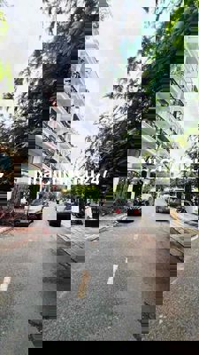 NHÀ PHỐ  SÁT NGÃ 4 GA KHU VIP