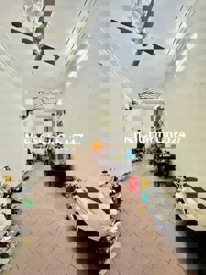 CHÍNH CHỦ BÁN NHÀ 4 TẦNG TẠI LẠC LONG QUÂN - GẦN CHỢ - Ô TÔ VÀO NHÀ