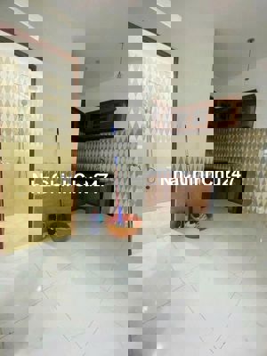 Nhà giá bình dân , hợp 1 gia đình nhỏ về ở luôn