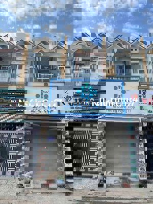 Nhà mặt tiền đường số 6, 4pn 11tr còn bởt