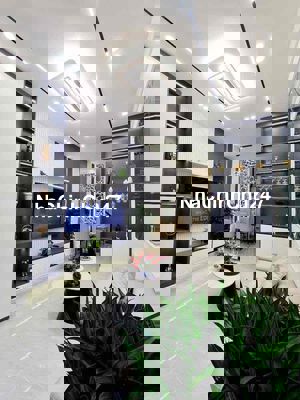 Tới ngay! Nhà Chùa Bộc, sát phố, ngõ nông, 2 thoáng ô tô đỗ trước nhà