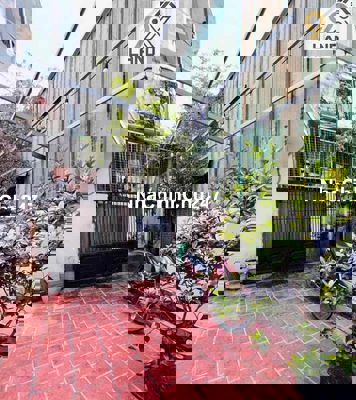 Bán Nhà đẹp 94m2 sát Hoàng Diệu 2 chỉ 4.x Tỷ có TL tiếp