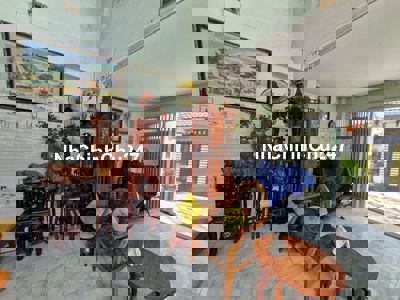 Nhà 4 Tầng ô tô đậu ở cửa,sàn nhà bê tông cốt thép.