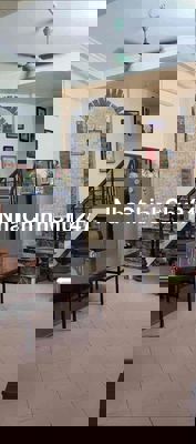 Nhà 3 tầng, 3phòng ngủ(40m2/tầng), có sân-có khoá cổng, chính chủ, 9tr