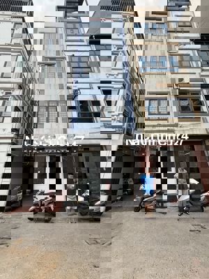 Phố thanh am long biên , oto đỗ cửa , ngõ nông