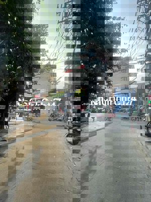 Chính chủ bán gấp căn nhà shr đối diện rạp chiếu phim Galaxy NVQ