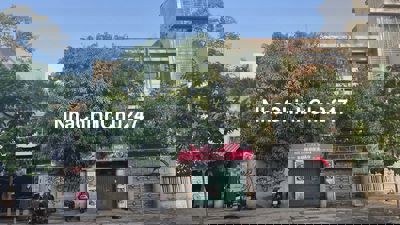 Bán nhà mt Sương Nguyệt Ánh, dt đất gần 400m2, tiện xây vp khách sạn