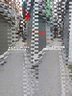 Phân khúc h.iếm Bán đất Phố Đức Giang tặng nhà C4, 35m2, sổ vuông