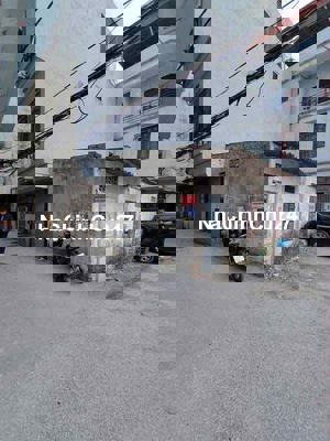 BÁN ĐẤT TẶNG NHÀ- NGÕ Ô TÔ- 2 MẶT NGÕ