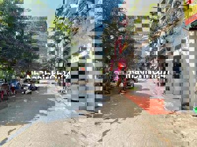 bán đất tặng nhà dân xây. sát phố tiện ích khỏi bàn