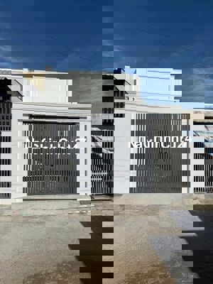 Nhà Đẹp Xây Mới Gần Cổng Chào Trảng Bàng, 125M2, SHR đất TC GIÁ 695Tr