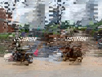 BÁN ĐẤT TẶNG THÊM NHÀ CẤP 4 -KDC TIỆN ÍCH ĐẦY ĐỦ- SỔ HỒNG -FULL THỔ CƯ