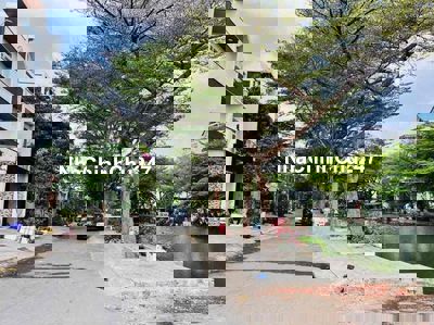 Nhà phố 90m2 - Giá 11.2 tỷ - View sông - 4PN - Đường D5A - Quận 7