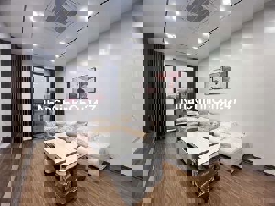 🔥NHÀ NGUYỄN VĂN CỪ 👉VÀI BƯỚC RA PHỐ - THANG MÁY - CHỦ XÂY CỰC ĐẸP