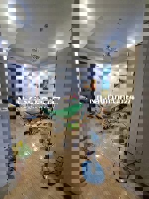 Chính chủ bán căn hộ 2 PN,1 WC nhà đẹp, cc số 1 Tôn Thất Thuyết, P1 Q4