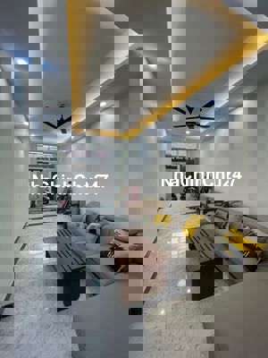 CHÍNH CHỦ CẦN BÁN GẤP - NHÀ ĐẸP LẠC LONG QUÂN - VỊ TRÍ ĐẸP- 500TR/ NĂM