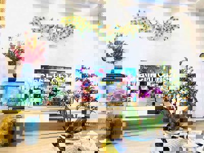 Nhà Định DT: 41m 5Tâng 4ngu mặt Tiền Rộng Vị Trí Đẹp Gần  Phố