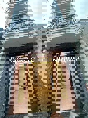 Chính chủ bán gấp,Nhà phố Khương Trung,oto vào nhà, 2 mặt thoáng, nhà