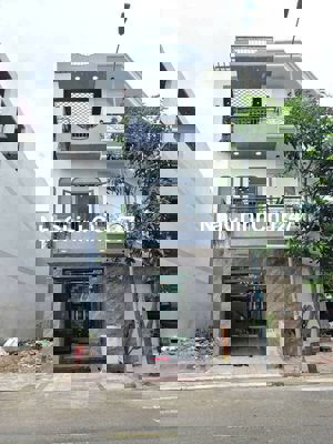 Nhà hoàn công ngay ngã tư Bình chuẩn tặng full nội thất