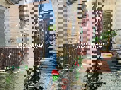 NHÀ MT CMT8 SÁT NGUYỄN HỮU THỌ DT KHỦNG GIÁ RẺ