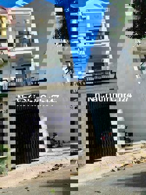 Bán nhà ngay UBND Phường Tân Hiệp, Tân Uyên, 100m2,690 triệu, SHR