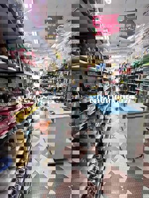 Nguyễn Đình Hoàn 30/33m 5 Tầng, MT 3m, hậu 3,3m. Vị trí đẹp. Vỉa hè. K