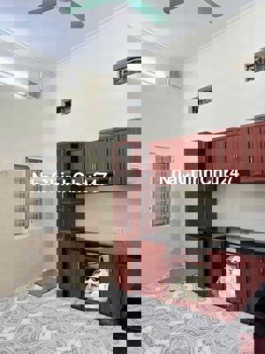 Dân xây, gần ngõ, nở hậu: 67m2 x 4 tầng, mặt tiền 4,3m.