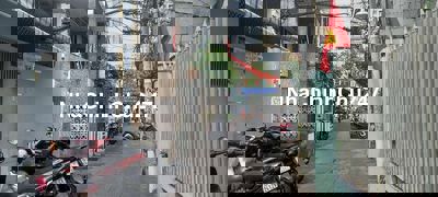 Bán nhà nát HXT Nguyễn Khoái Q4, DT 147m2, tiện xây mới, SHR chính chủ