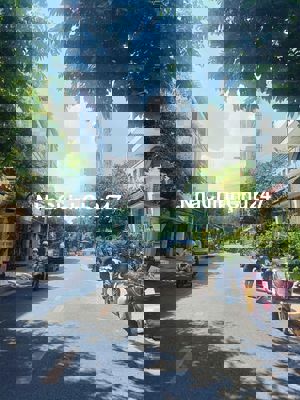 Bán nhà mặt tiền Lê Thiệt . Q Tân Phú. 4,9x15. Nở hậu 7m. Giá: 13,5 Tỷ