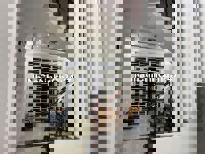 Gần ngã tư ga 4x13m 1 lầu 2pn 2wc hẻm ô tô có nội thất