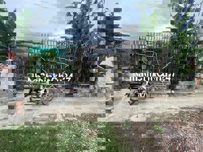 Đất có nhà 100m2 trung tâm đông dân chính chủ bán.