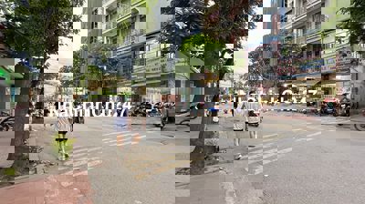 Nhà Lô góc Mặt phố Chính Đền Lừ 2, Ngay ngã Ba nhà Thi đấu Hồ Đền Lừ.