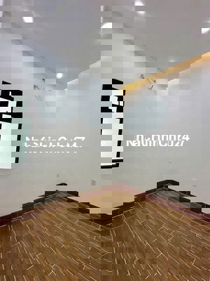 Bán nhà ngay UBND TP Tân Uyên, SỔ HỒNG RIÊNG, 150m2, giá  590 triệu