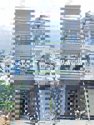 Nhà kèm nội thất gần chợ Hội Nghĩa ,Tân Uyên Bình Dương