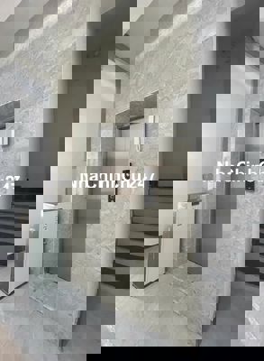 Toàn nhà CHDV 50 phòng DThu hai tỷ/ năm NH vay 80% Chính chủ F0