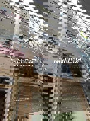 Bán nhà Hoàng Quốc Việt - Ô tô vào nhà - 30m ra mặt phố - Kinh Doanh