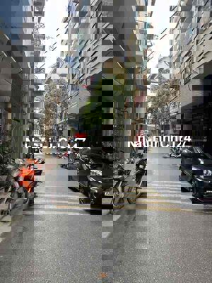 Bán nhà mặt phố Vĩnh Phúc - TT Ba Đình - Vỉa hè ô tô tránh - Giá hời