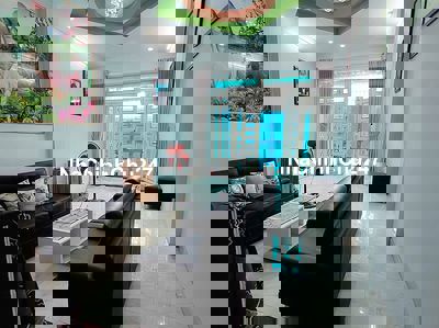 - Nhà chính chủ Lê Đức Thọ P6 gần công viên.Dt 4x17m. Chỉ 8tix