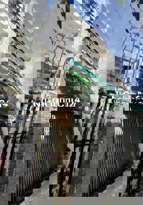 NHÀ 2 TẦNG GIÁ RẺ - SÁT TRƯỜNG CHINH - NGAY TRUNG TÂM QUẬN