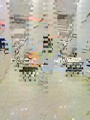 Chính chủ bán nhà 2 tầng 4m x 21m hẻm ô tô Trường Chinh giá 5 tỷ 790TL