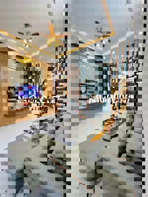 Chủ kẹt tiền bán gấp Nhà Hòa Hưng p12 10. Giá 2tỷ 890 .