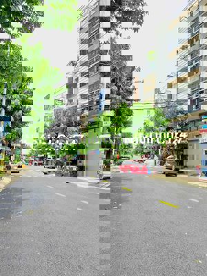 Siêu phẩm 4 tầng 6,1 x 20 mặt tiền Nguyễn Phúc Chu