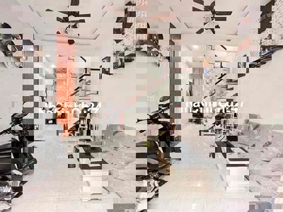 Nhà chính chủ kẹt vốn làm ăn cần bán khu Cách Mạng Tháng 8 trung tâm